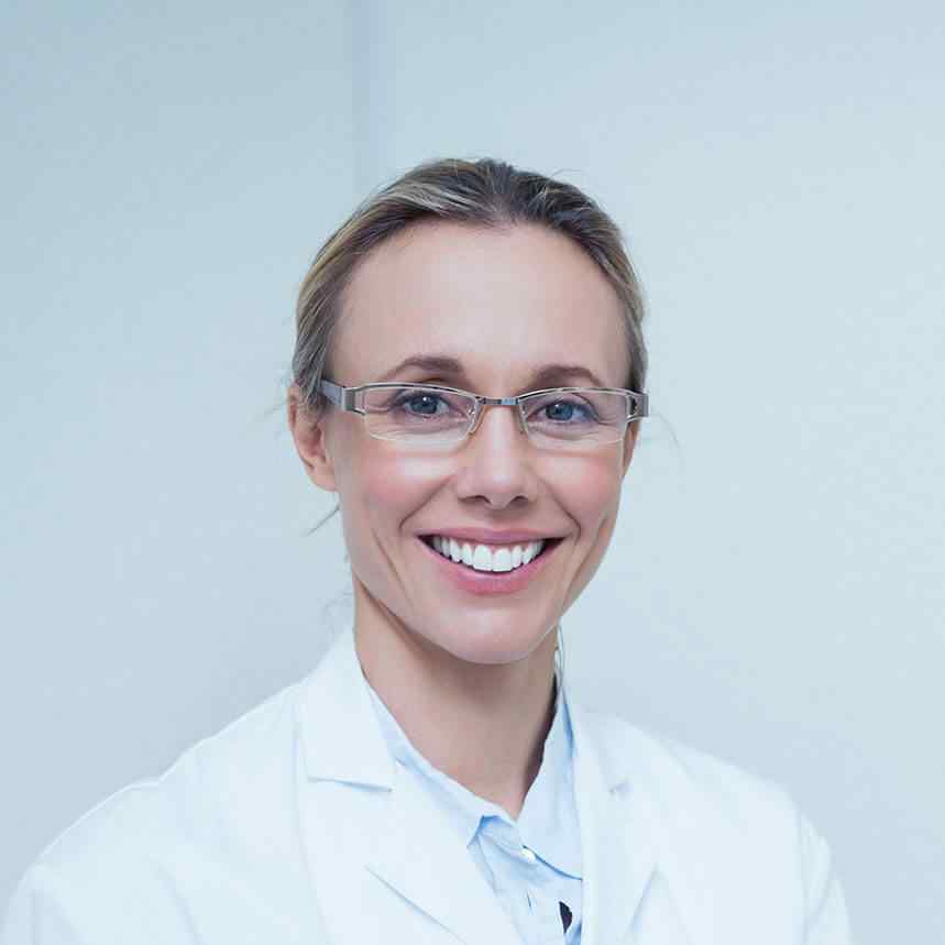 https://apluscamp.de/wp-content/uploads/2020/02/doctor-02.jpg